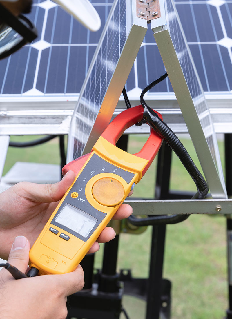 Solaranlage, Photovoltaik Anlage Einbau, Test und Kontrolle